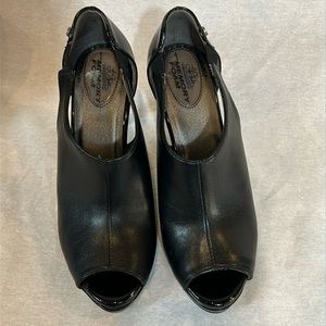 Life stride Black heels size 7